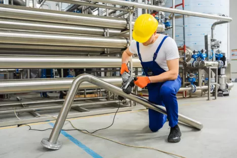 Обработка на тръби от неръждясваща стомана