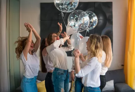 Junggesellinnenabschied mit Heliumballons
